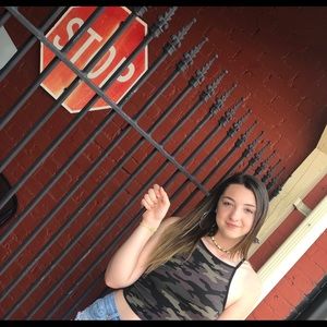 Meet your Posher, Leslie